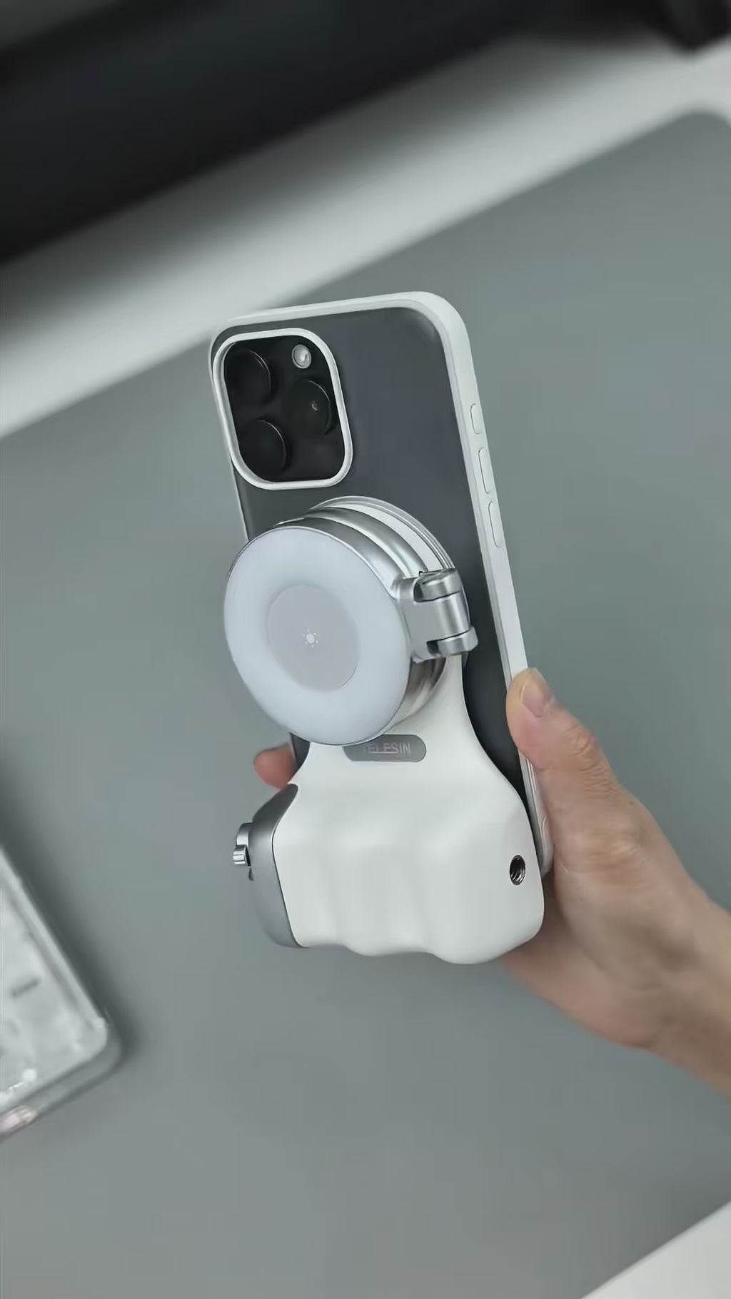 Magnetic Camera Grip Stabilizer With Wireless Remote, Ergonomic Anti-Shake Phone Handle Compatible With MagSafe, Zoom Control Portrait Landscape Switching, 109g Lightweight
